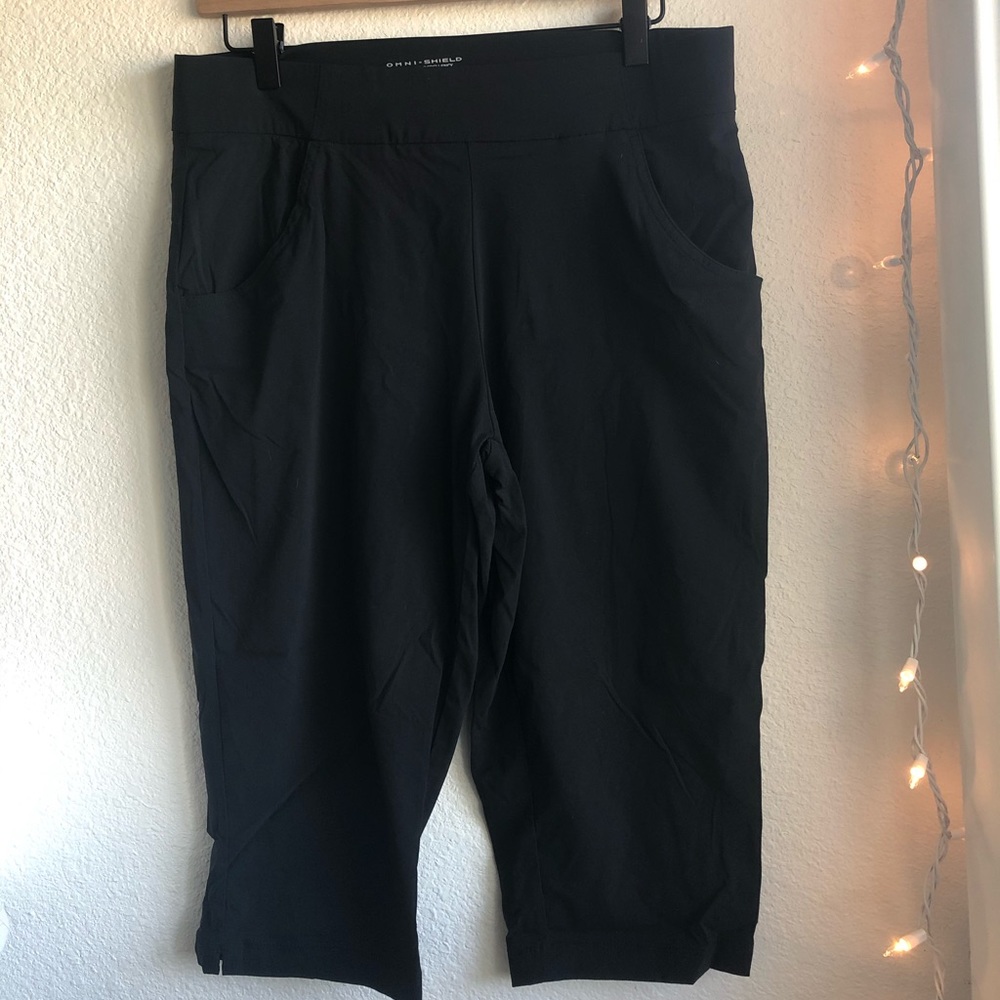 Columbia Hiking Black capris size Large